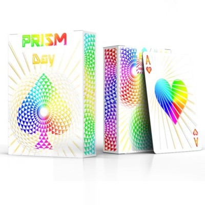 Prism Day jugando a las cartas