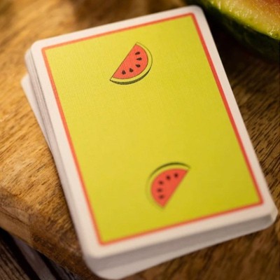 Carver jugando a las cartas